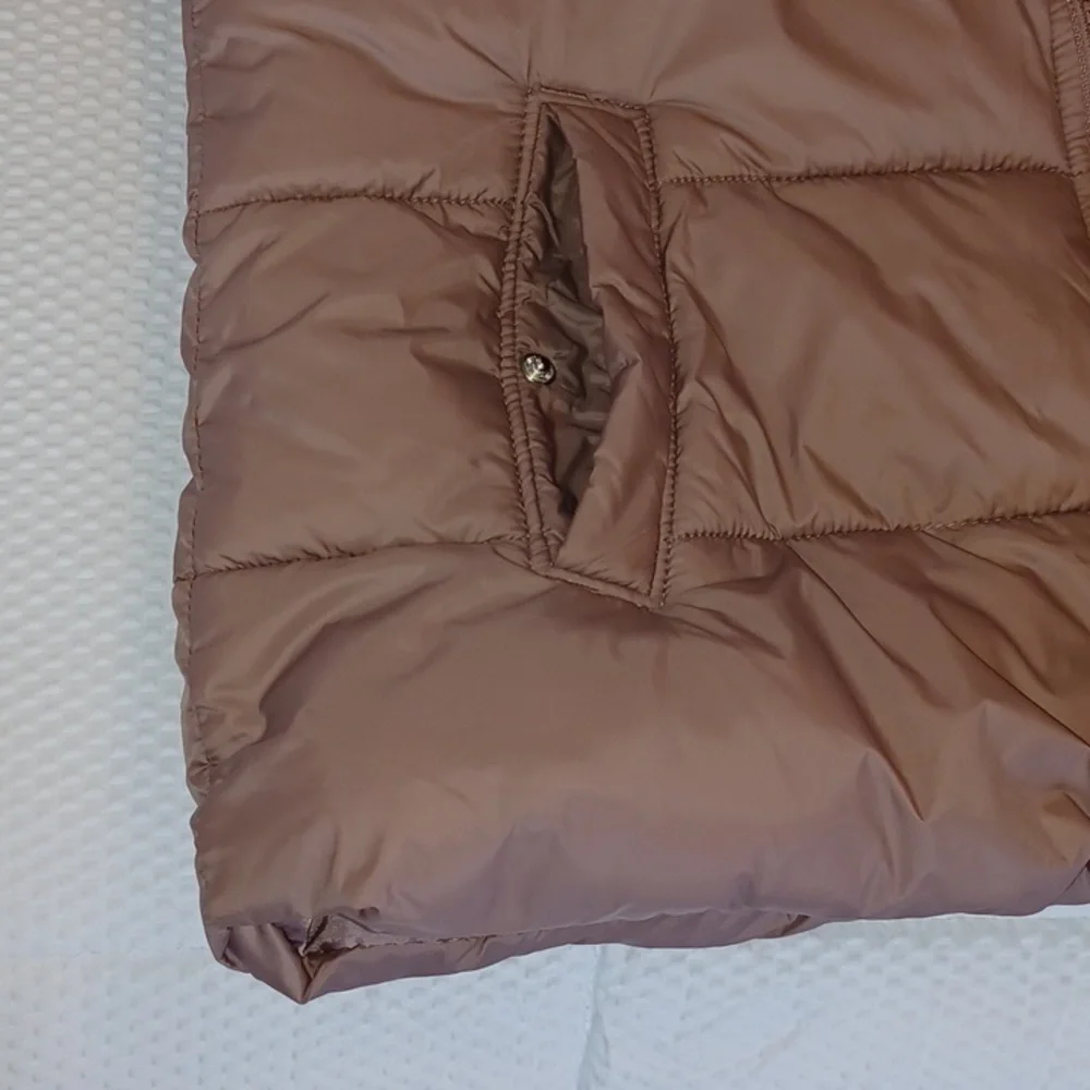 Old Navy Puffer Vest - Picture 6 of 9